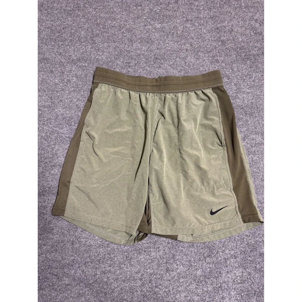Nike men's bundle lot of two size Large